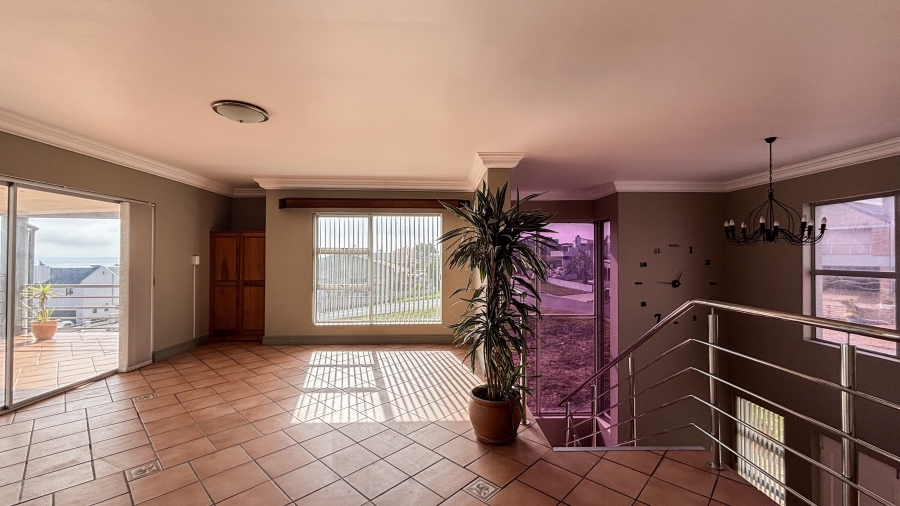 To Let 5 Bedroom Property for Rent in Myburgh Park Western Cape